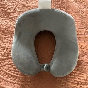 New travel neck pillow gray snap to hold in place